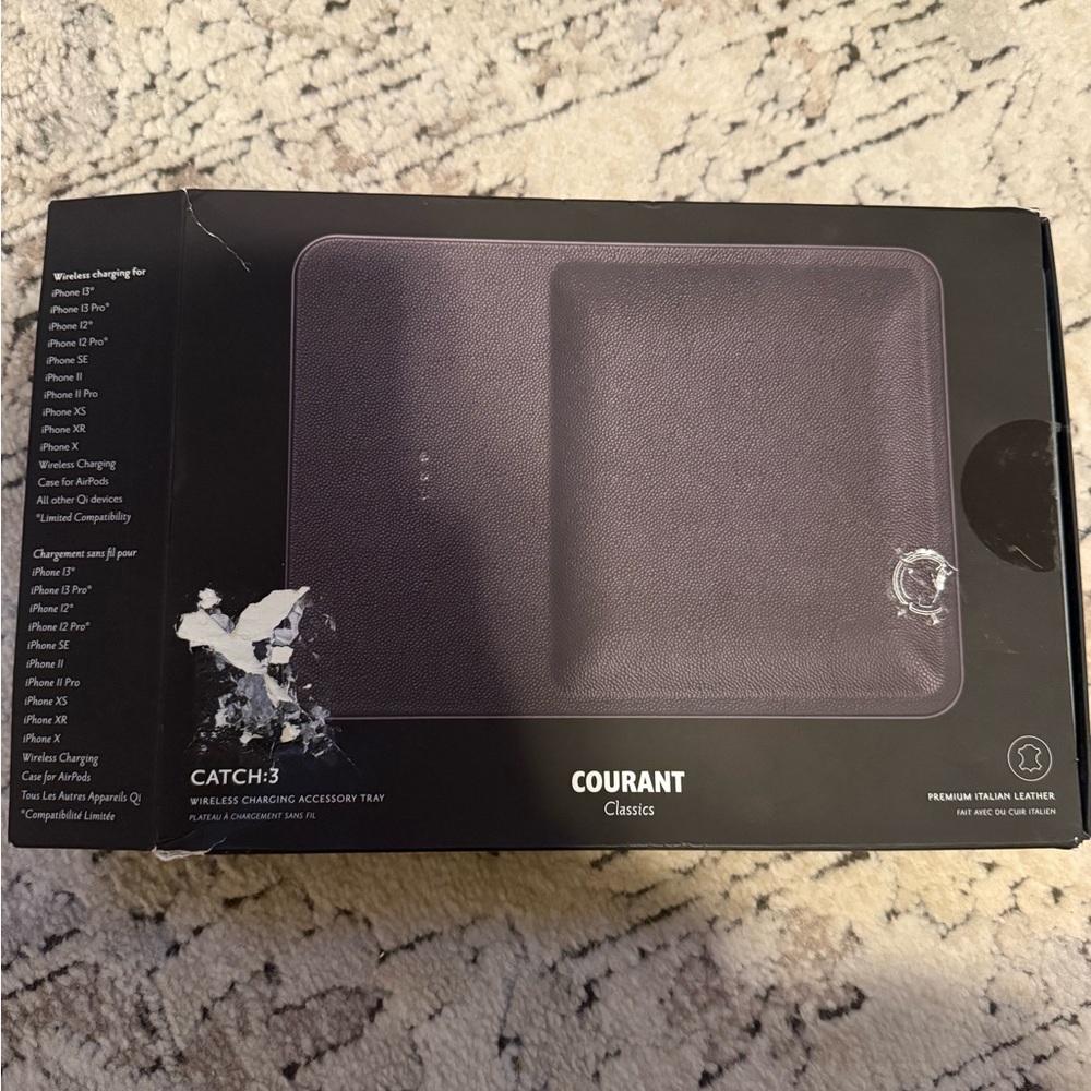 NWOT Courant Wireless Catch Leather Charger